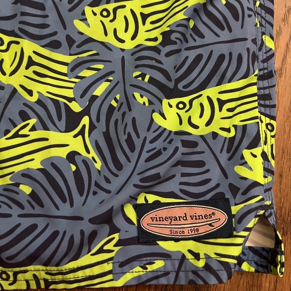 Vineyard Vines Fish Print Swim Shorts Blue and Green Size Medium M 12-14 - Picture 2 of 5